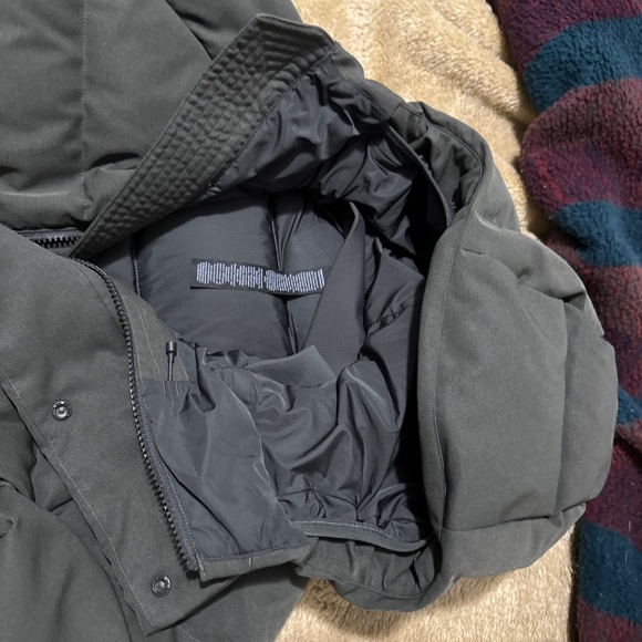 Lululemon olive green down puffer NWT but tiny flaws read! - Picture 3 of 14